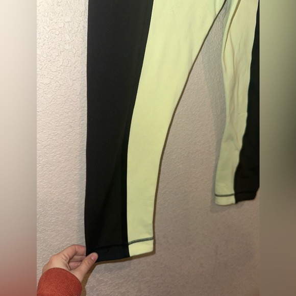 Lululemon Womens Cropped Leggings Capris Black Neon Yellow Size 6 - Picture 4 of 5